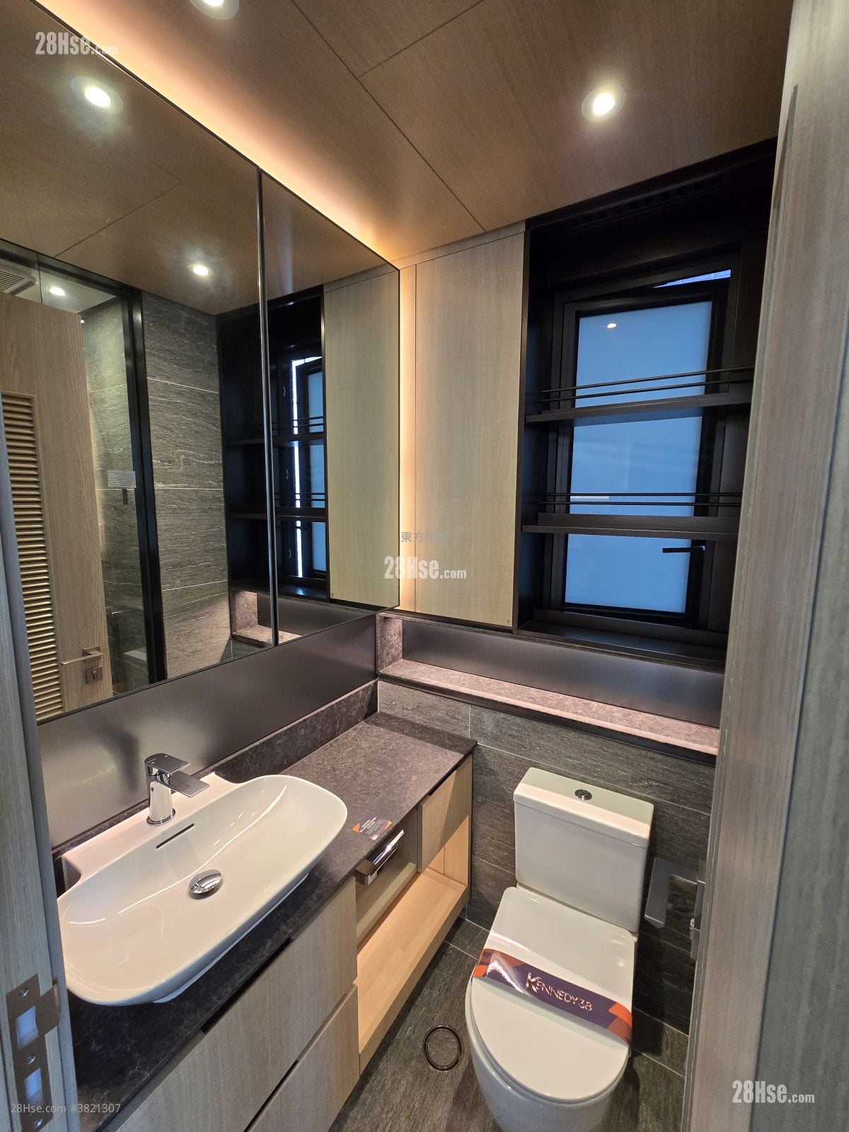 Kennedy 38 租盤 開放式間隔 , 1 浴室 265 平方呎