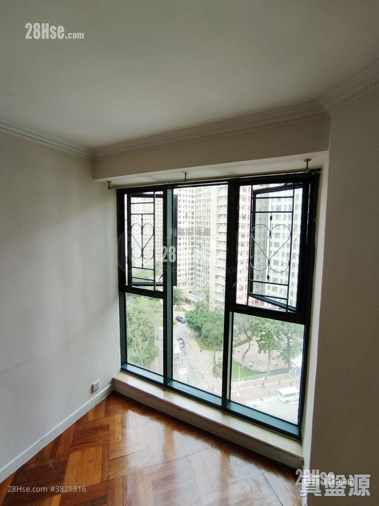 Galaxia Sell 2 Bedrooms 517 ft²