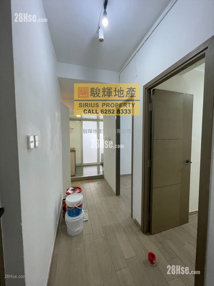 Tak Lee Building Rental 207 ft²