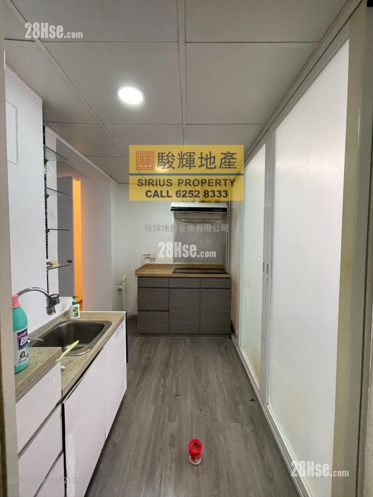 Tak Lee Building Rental 207 ft²