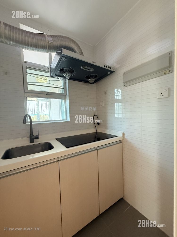 Village Sell 5+ Bedrooms , 2 Bathrooms 700 ft²