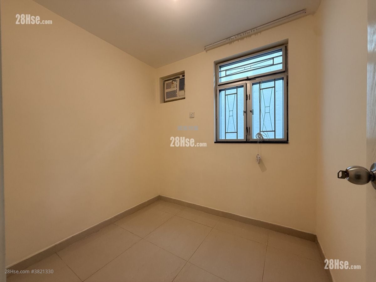 Village Sell 5+ Bedrooms , 2 Bathrooms 700 ft²