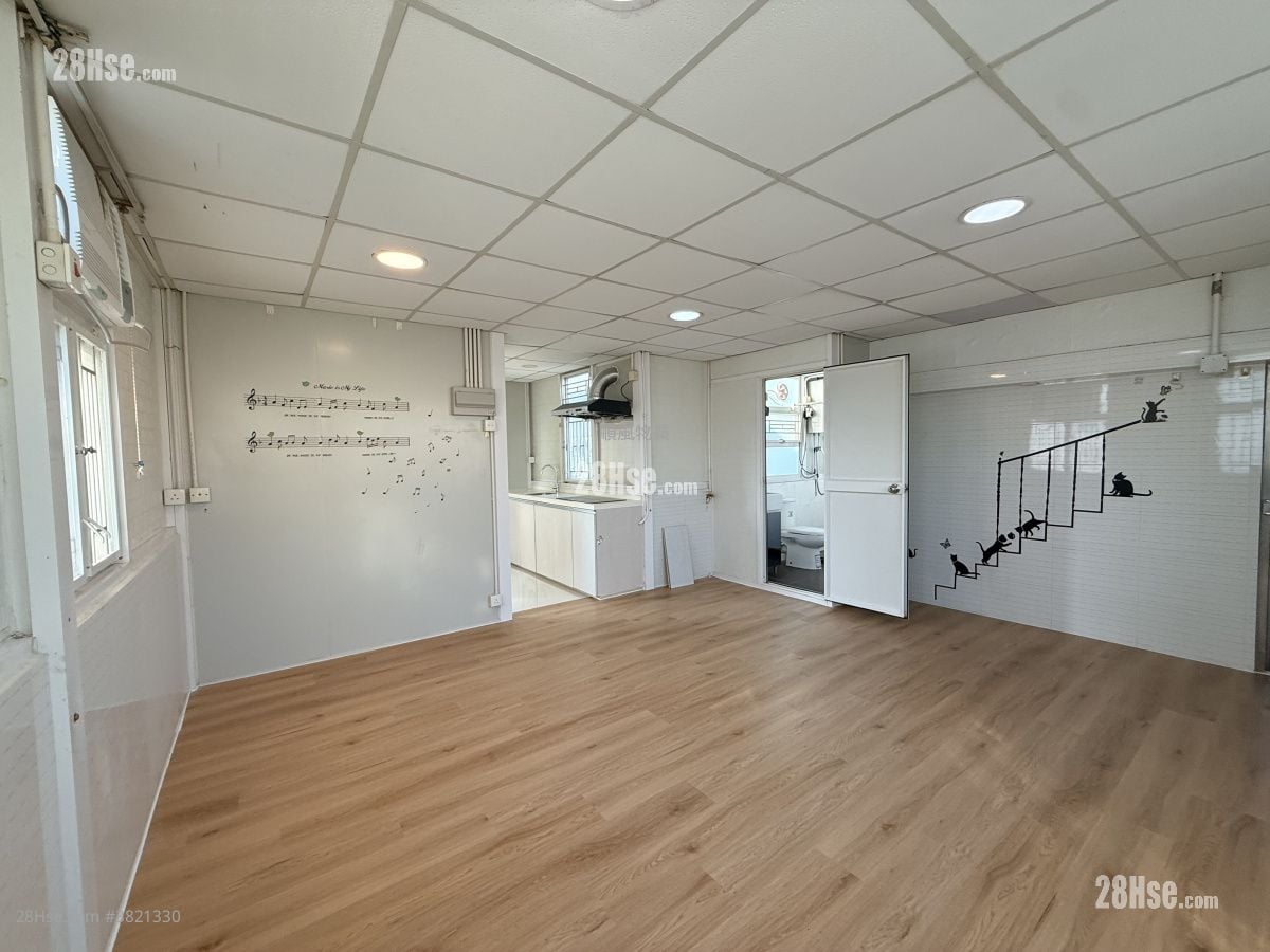 Village Sell 5+ Bedrooms , 2 Bathrooms 700 ft²