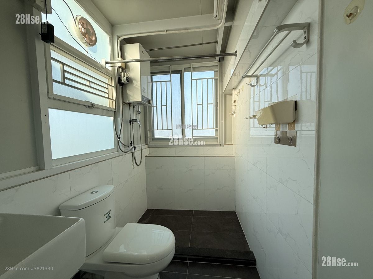 Village Sell 5+ Bedrooms , 2 Bathrooms 700 ft²