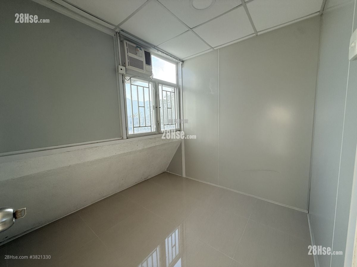 Village Sell 5+ Bedrooms , 2 Bathrooms 700 ft²