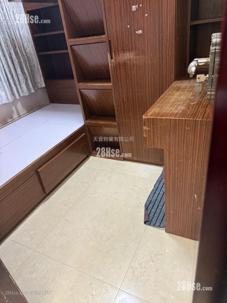 Yik Yin Building Sell 3 Bedrooms , 1 Bathroom 566 ft²