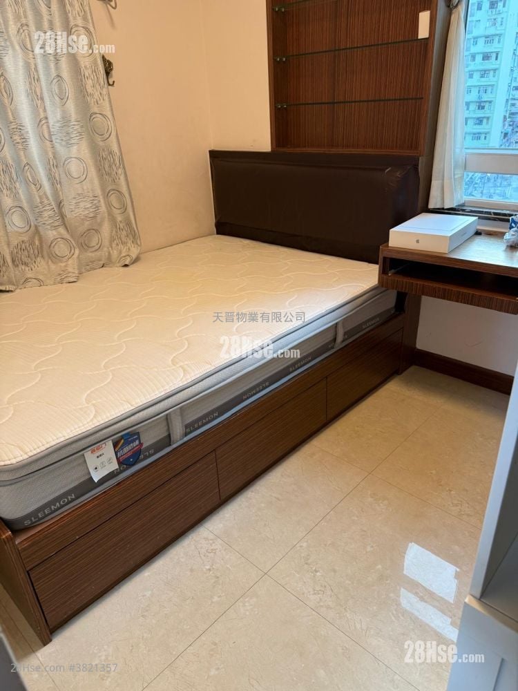 Yik Yin Building Sell 3 Bedrooms , 1 Bathroom 566 ft²