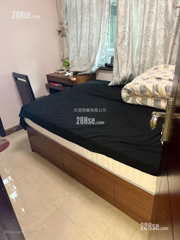 Yik Yin Building Sell 3 Bedrooms , 1 Bathroom 566 ft²