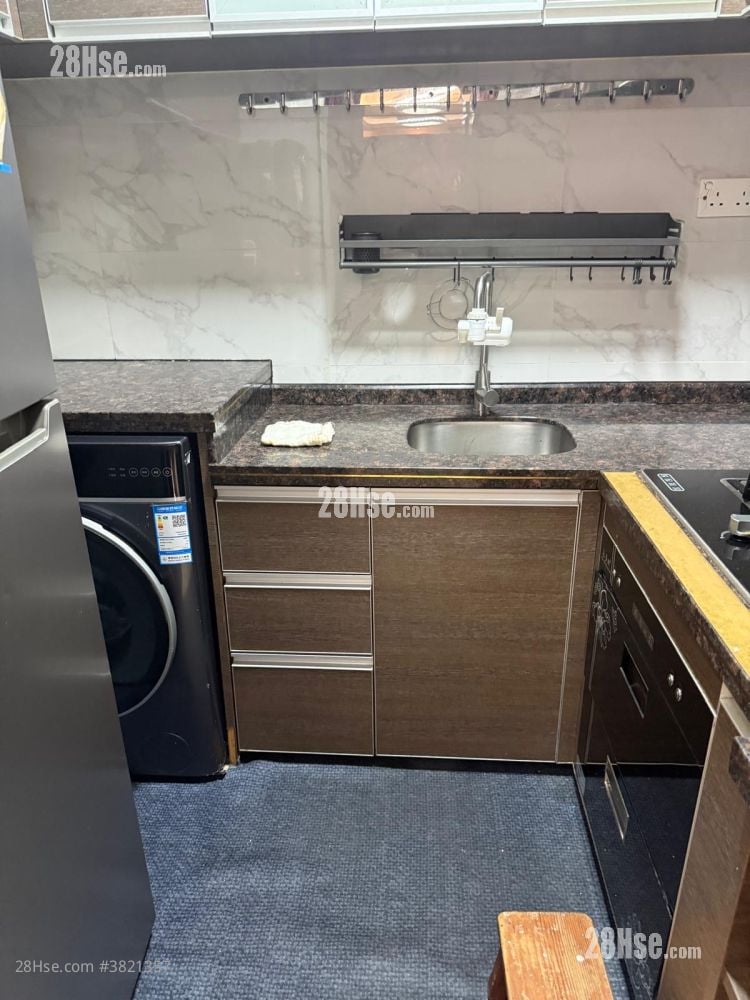 Yik Yin Building Sell 3 Bedrooms , 1 Bathroom 566 ft²