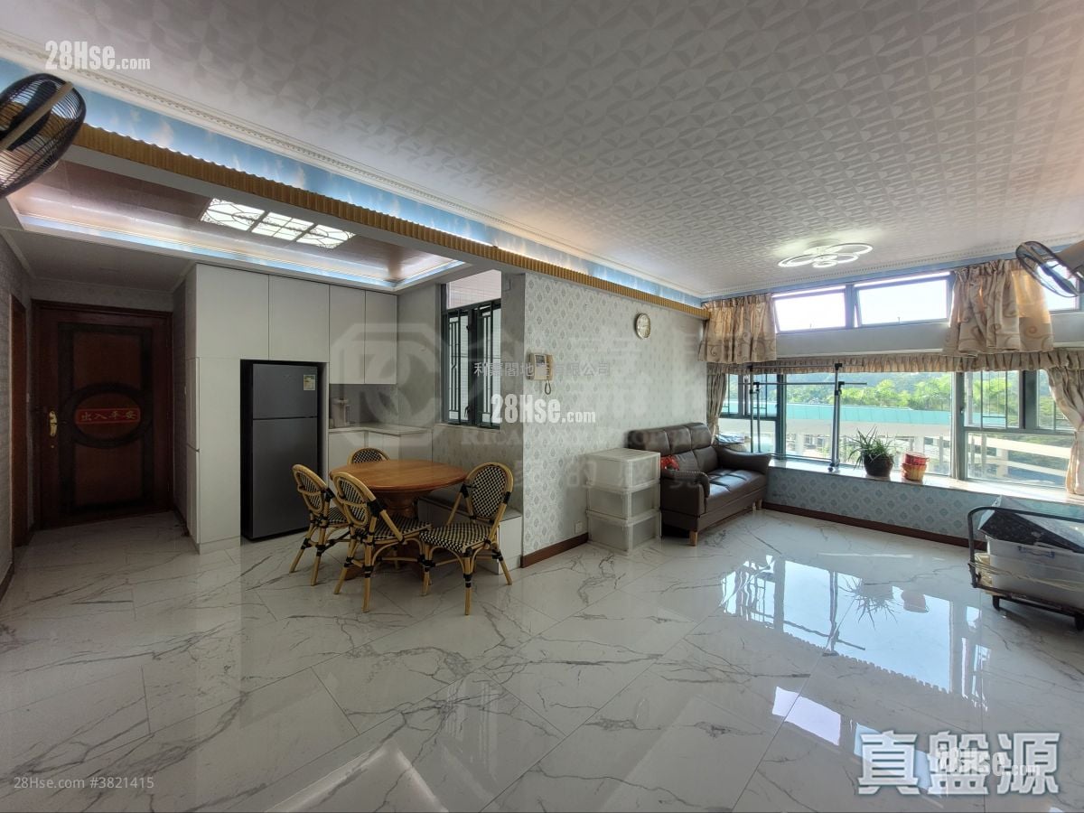Tung Chung Crescent Sell 3 Bedrooms , 2 Bathrooms 803 ft²