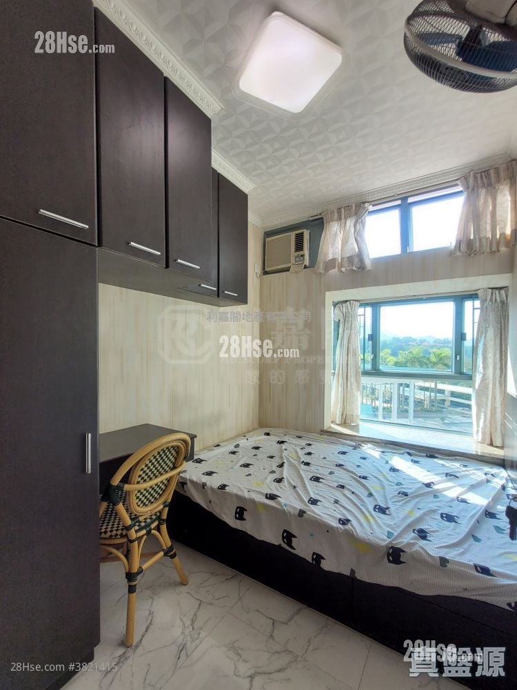 Tung Chung Crescent Sell 3 Bedrooms , 2 Bathrooms 803 ft²