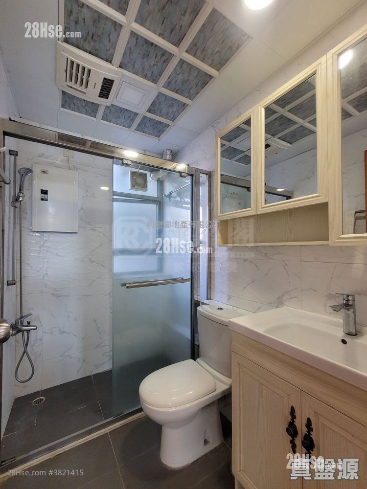 Tung Chung Crescent Sell 3 Bedrooms , 2 Bathrooms 803 ft²