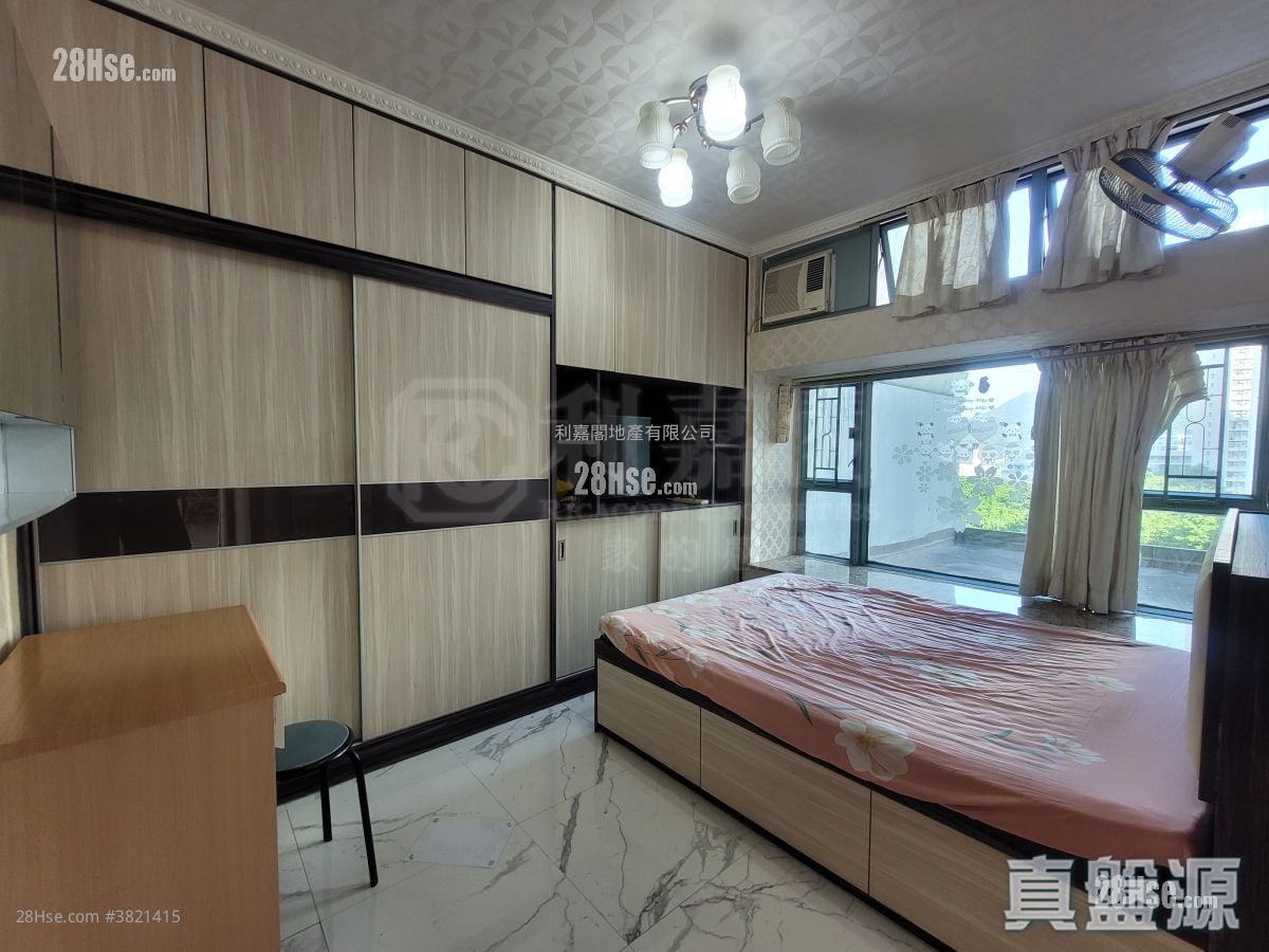 Tung Chung Crescent Sell 3 Bedrooms , 2 Bathrooms 803 ft²