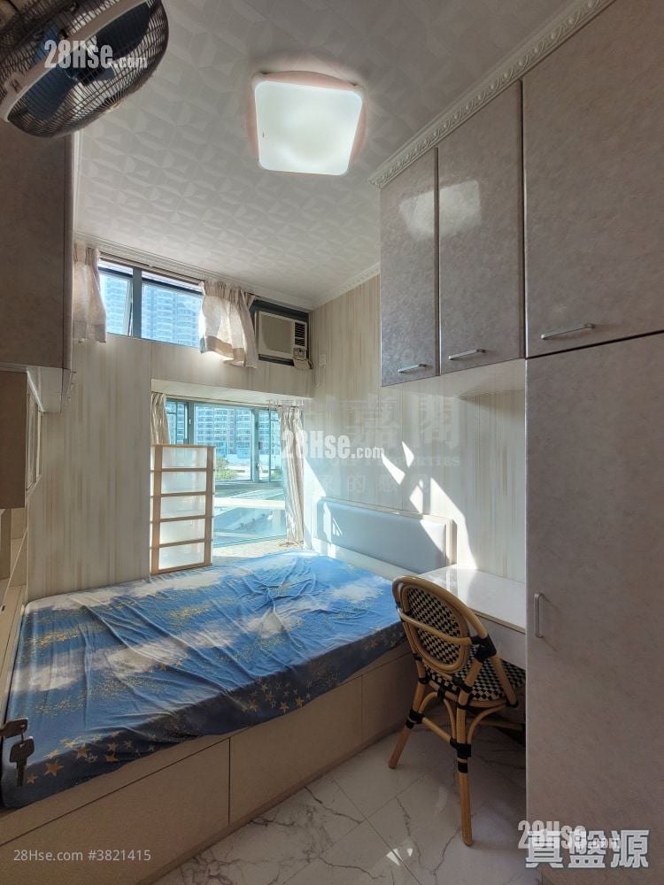 Tung Chung Crescent Sell 3 Bedrooms , 2 Bathrooms 803 ft²