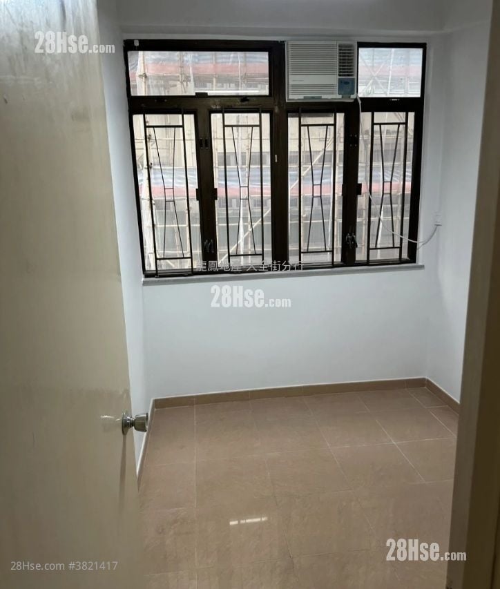 Chung Hing Building Sell 2 Bedrooms , 1 Bathroom 374 ft²