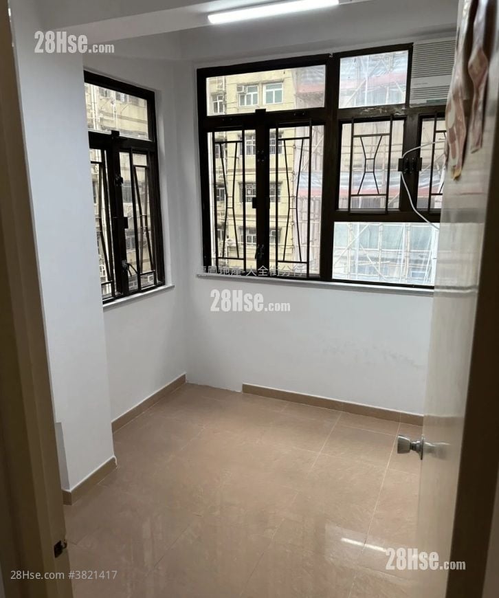 Chung Hing Building Sell 2 Bedrooms , 1 Bathroom 374 ft²