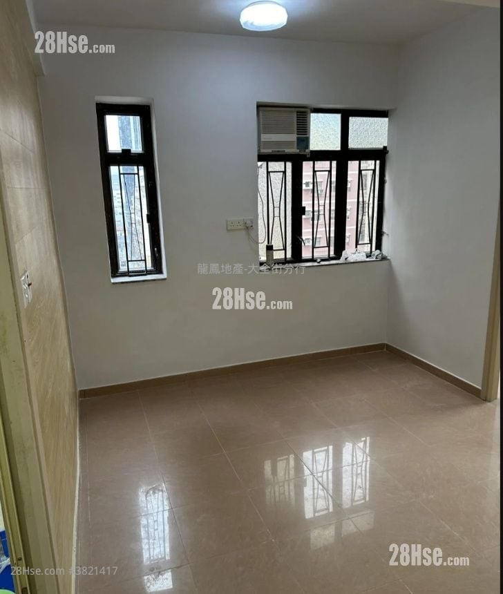 Chung Hing Building Sell 2 Bedrooms , 1 Bathroom 374 ft²