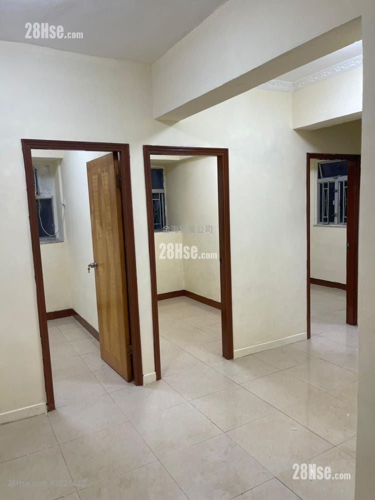 Lai To Building Sell 3 Bedrooms , 1 Bathroom 442 ft²