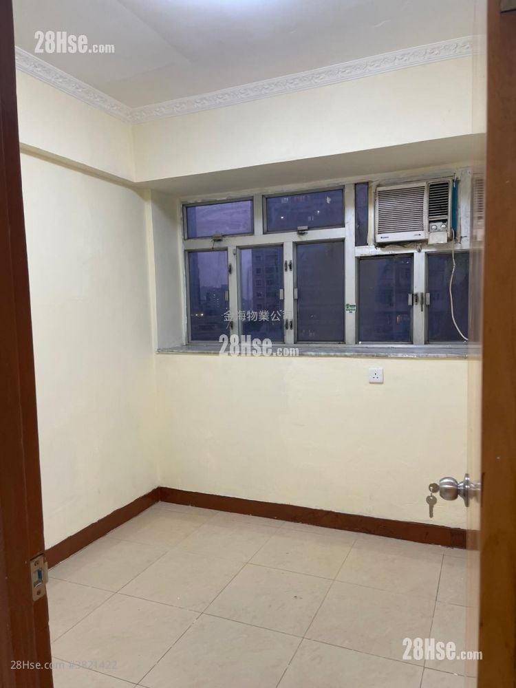 Lai To Building Sell 3 Bedrooms , 1 Bathroom 442 ft²