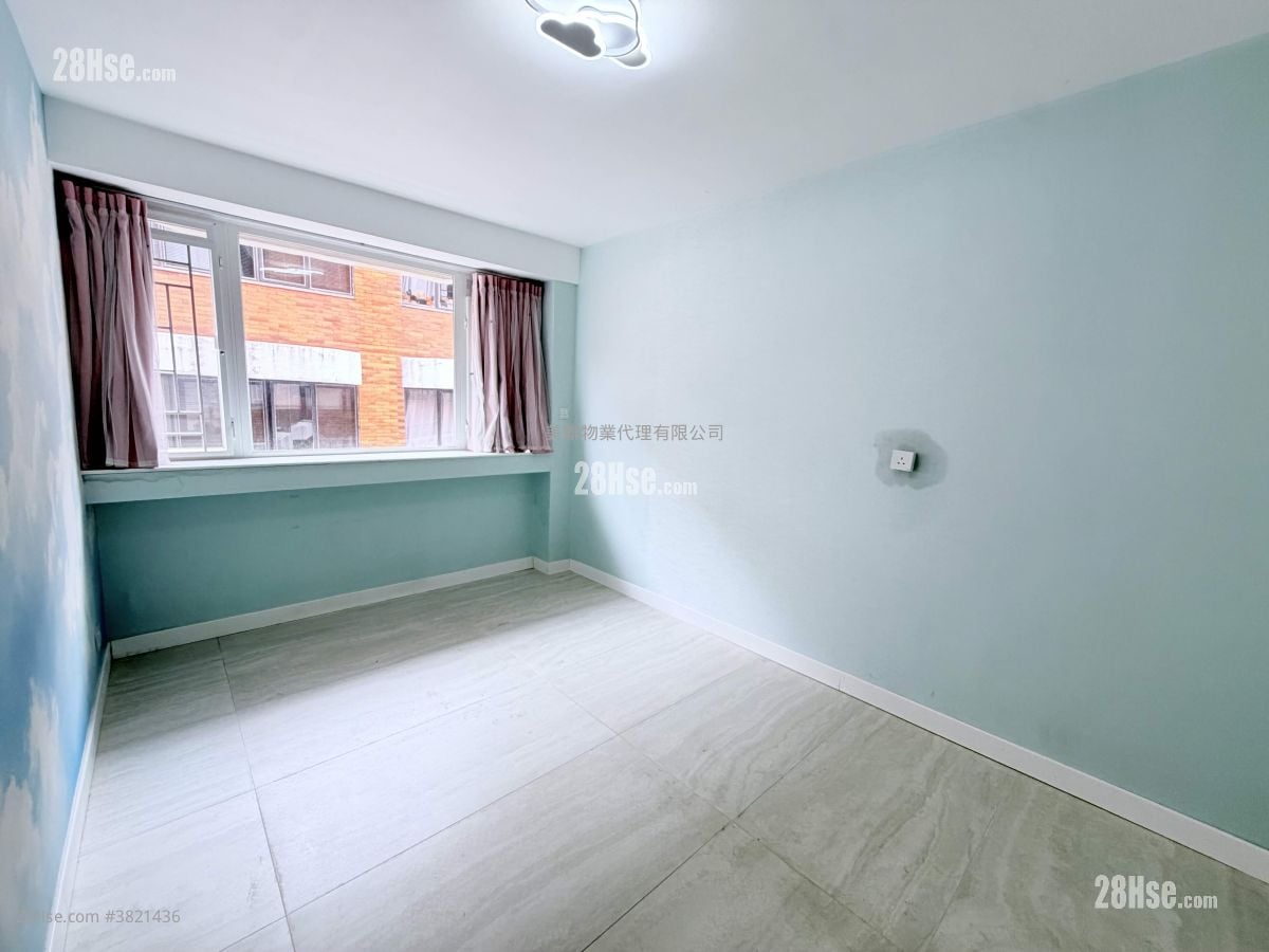 Sunderland Estate Sell 4 Bedrooms 1,912 ft²