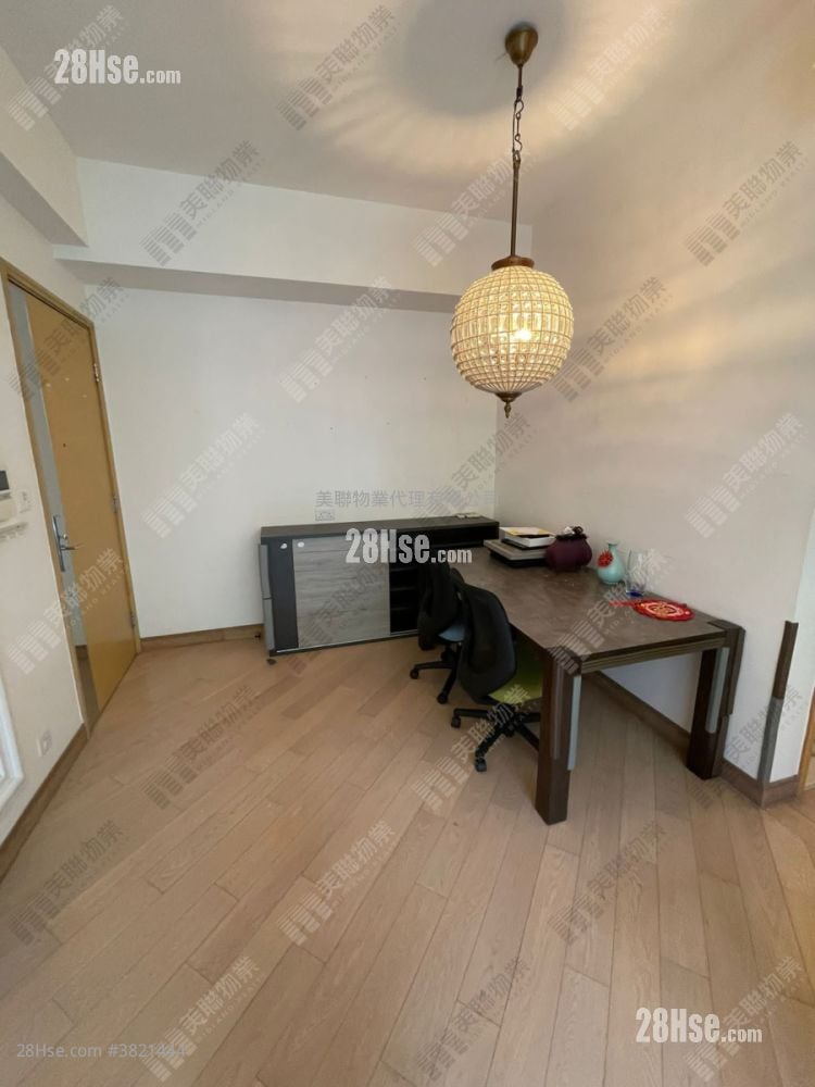 Aria Sell 3 Bedrooms , 2 Bathrooms 713 ft²