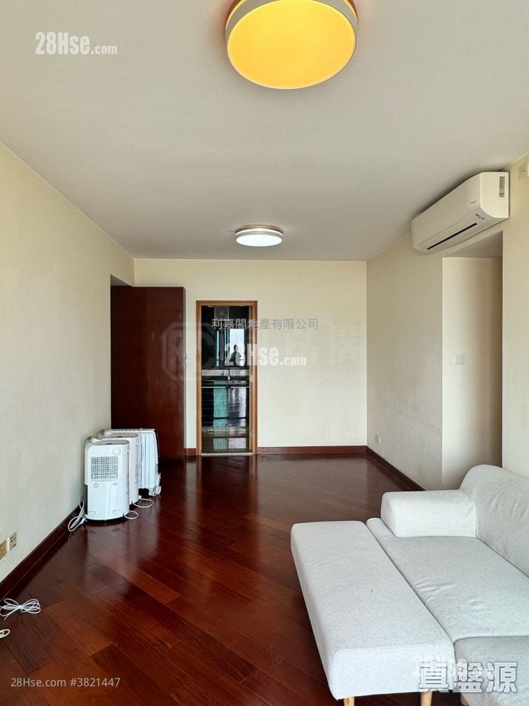 The Arch Sell 3 Bedrooms , 2 Bathrooms 846 ft²