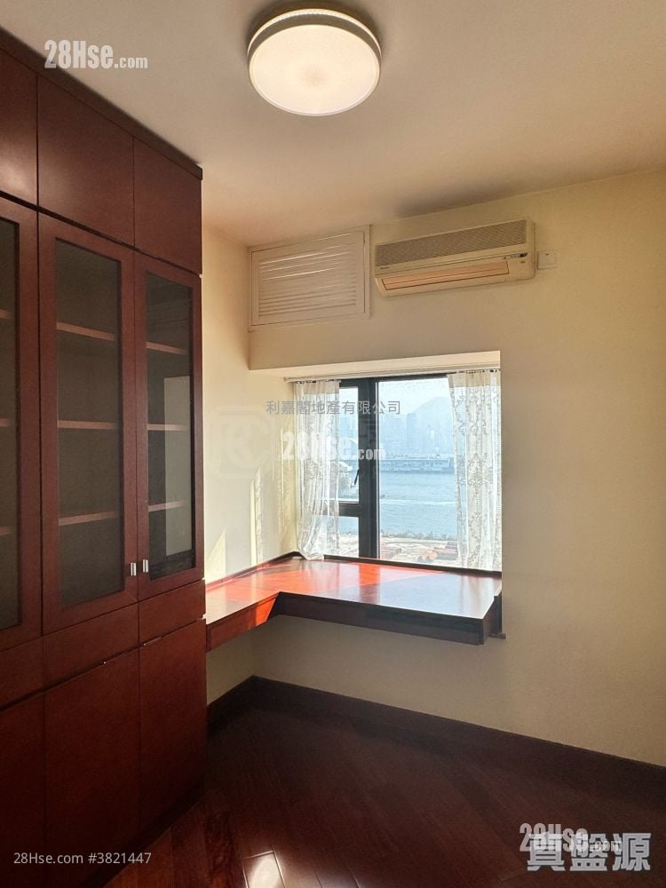 The Arch Sell 3 Bedrooms , 2 Bathrooms 846 ft²