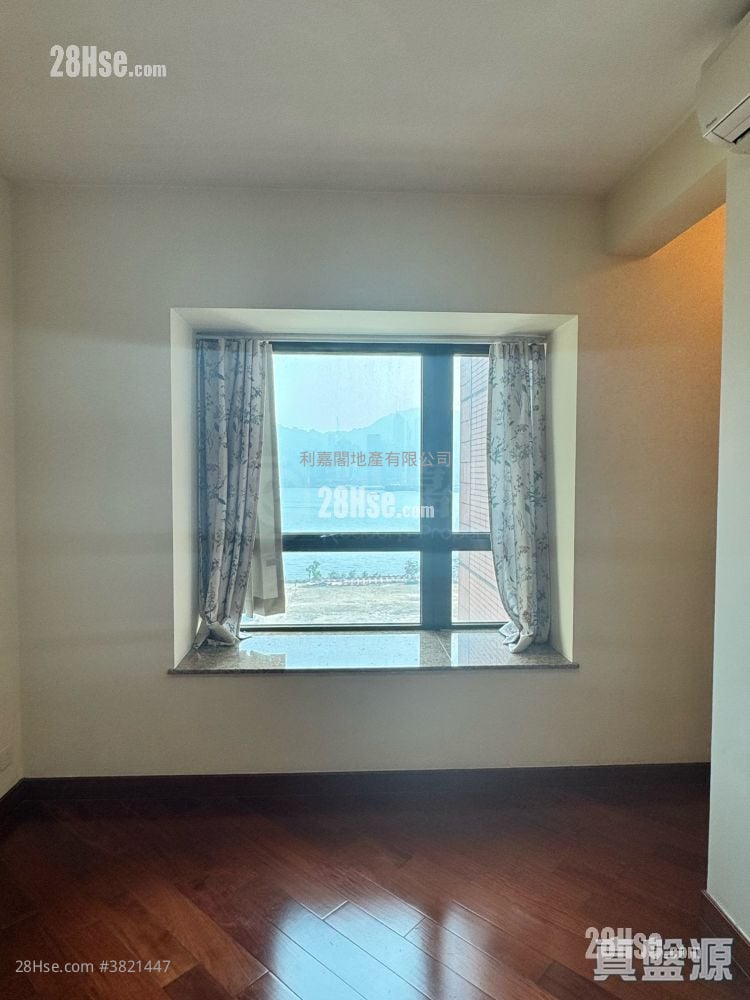 The Arch Sell 3 Bedrooms , 2 Bathrooms 846 ft²