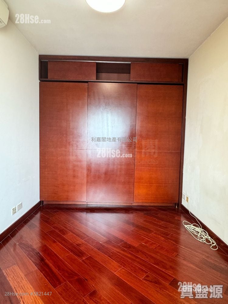 The Arch Sell 3 Bedrooms , 2 Bathrooms 846 ft²