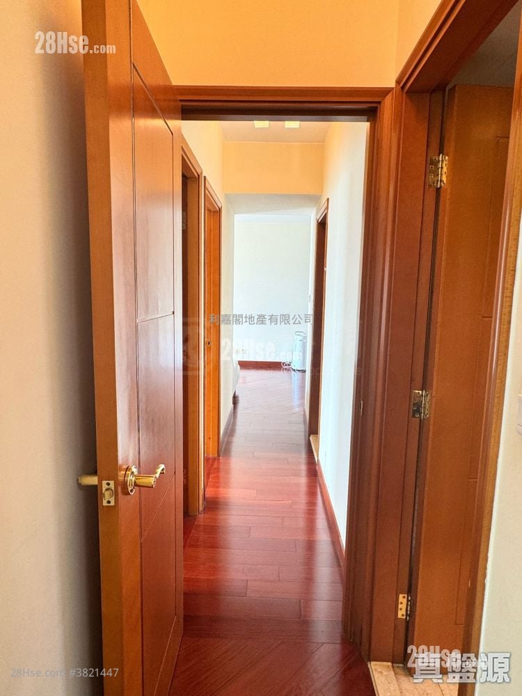 The Arch Sell 3 Bedrooms , 2 Bathrooms 846 ft²