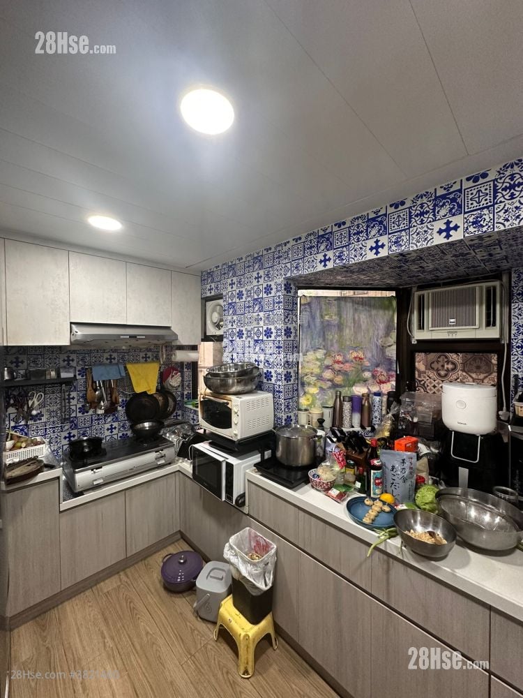 厨房: 富豪花园 售盘 4 房 , 2 浴室 1,093 平方尺