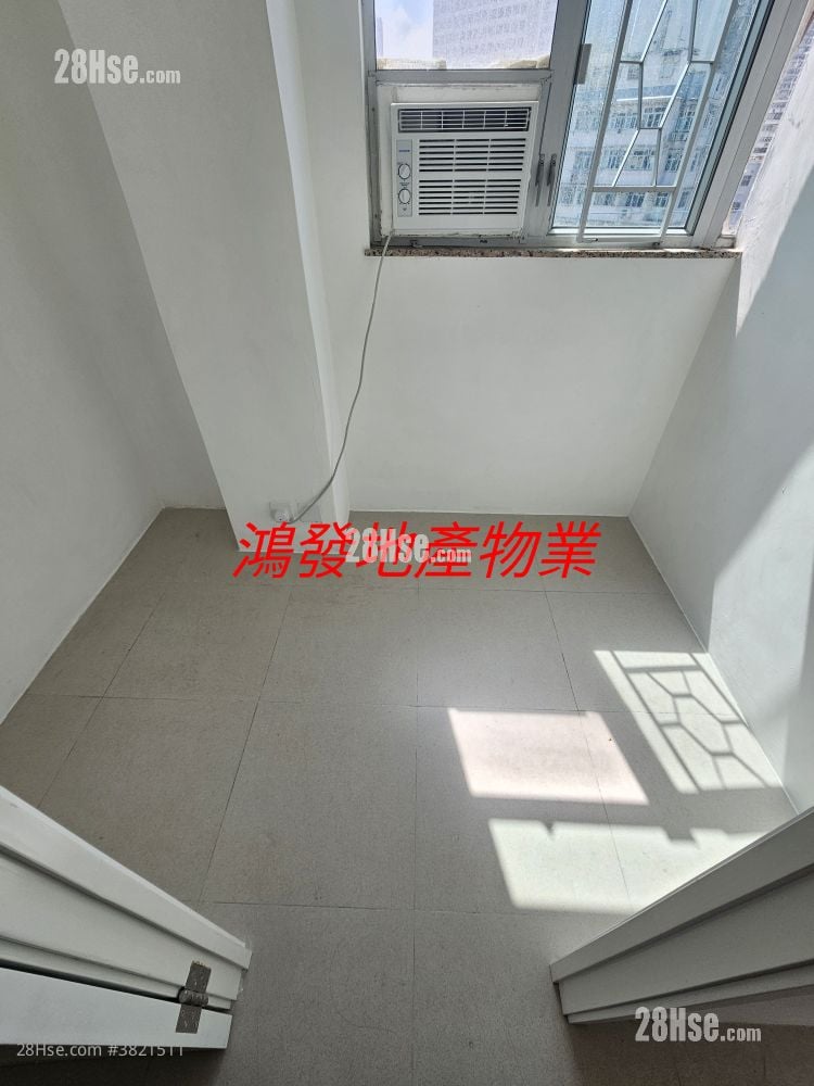 Man Hing House Sell 2 Bedrooms , 1 Bathroom 225 ft²