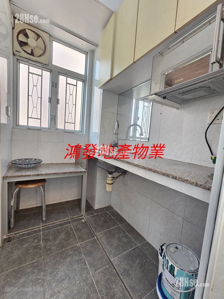 Man Hing House Sell 2 Bedrooms , 1 Bathroom 225 ft²