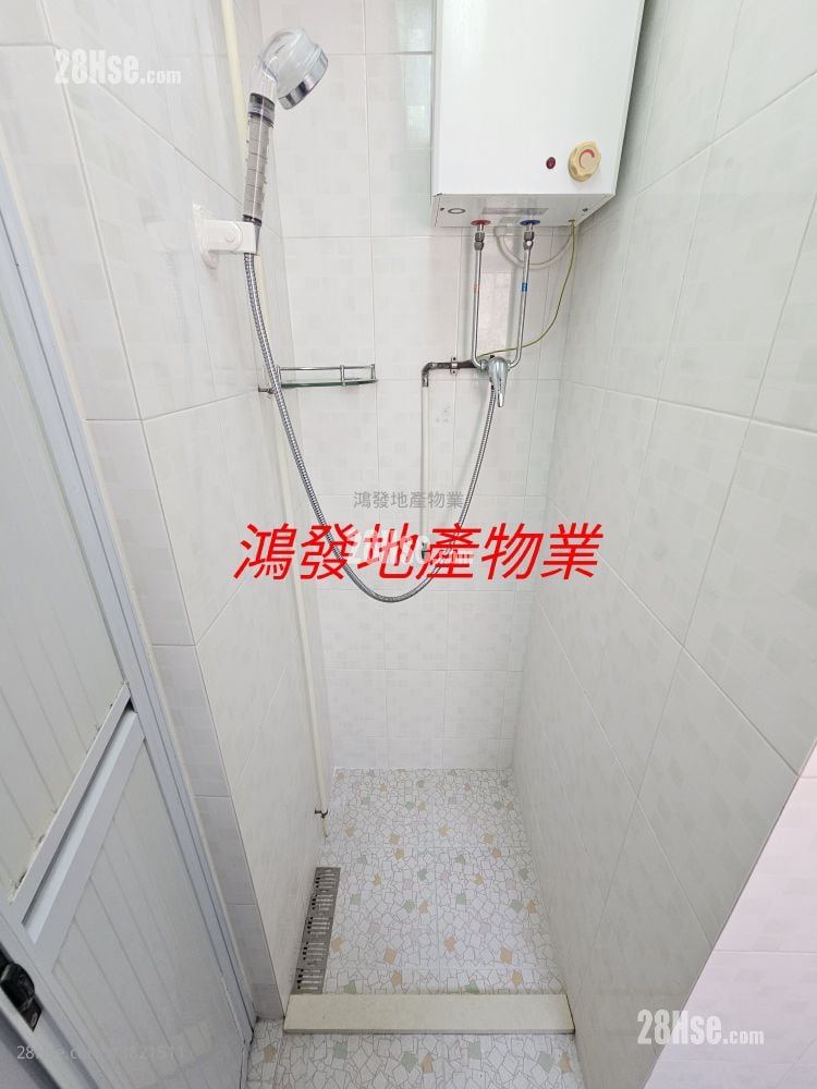 Man Hing House Sell 2 Bedrooms , 1 Bathroom 225 ft²