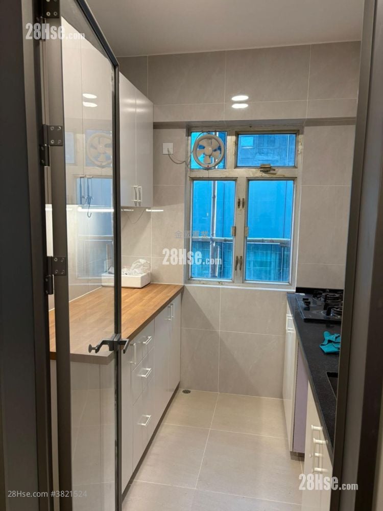 Yiu Kei Mansion Rental 4 Bedrooms , 2 Bathrooms 800 ft²