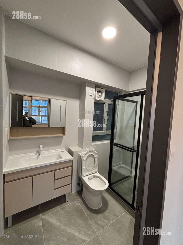 Yiu Kei Mansion Rental 4 Bedrooms , 2 Bathrooms 800 ft²