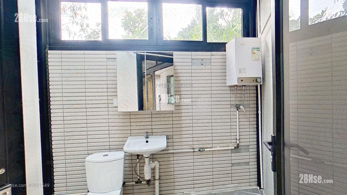 浴室: 下輋 售盤 3 房 , 2 浴室 622 平方呎