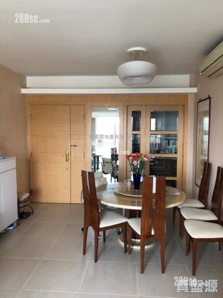 Emerald Green Sell 3 Bedrooms 1,108 ft²