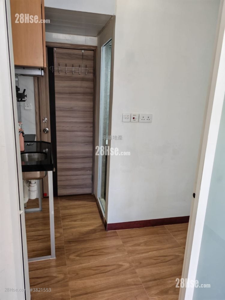 Cheong Fung Mansion Sell 3 Bedrooms , 3 Bathrooms 431 ft²