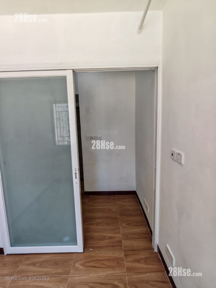 Cheong Fung Mansion Sell 3 Bedrooms , 3 Bathrooms 431 ft²