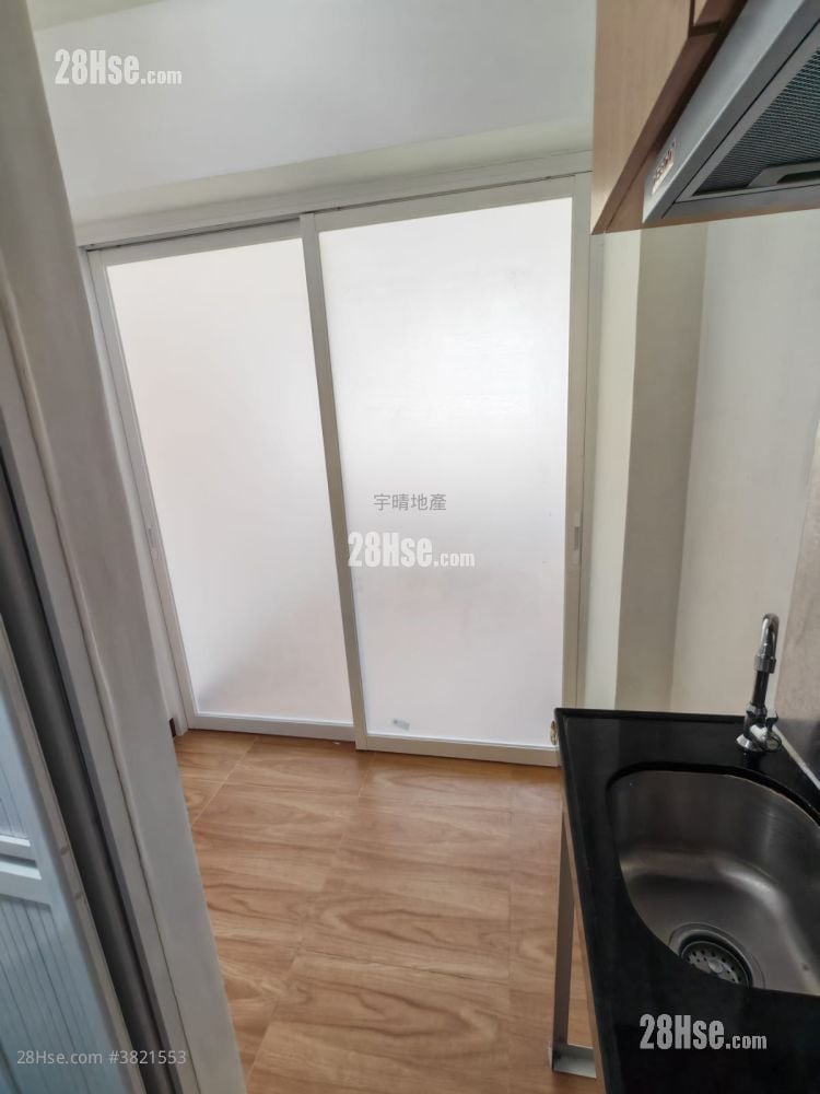 Cheong Fung Mansion Sell 3 Bedrooms , 3 Bathrooms 431 ft²