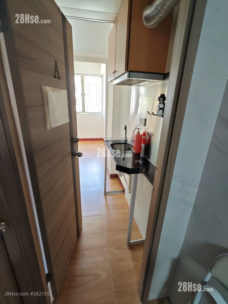 Cheong Fung Mansion Sell 3 Bedrooms , 3 Bathrooms 431 ft²