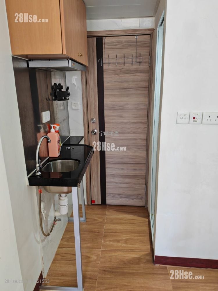 Cheong Fung Mansion Sell 3 Bedrooms , 3 Bathrooms 431 ft²