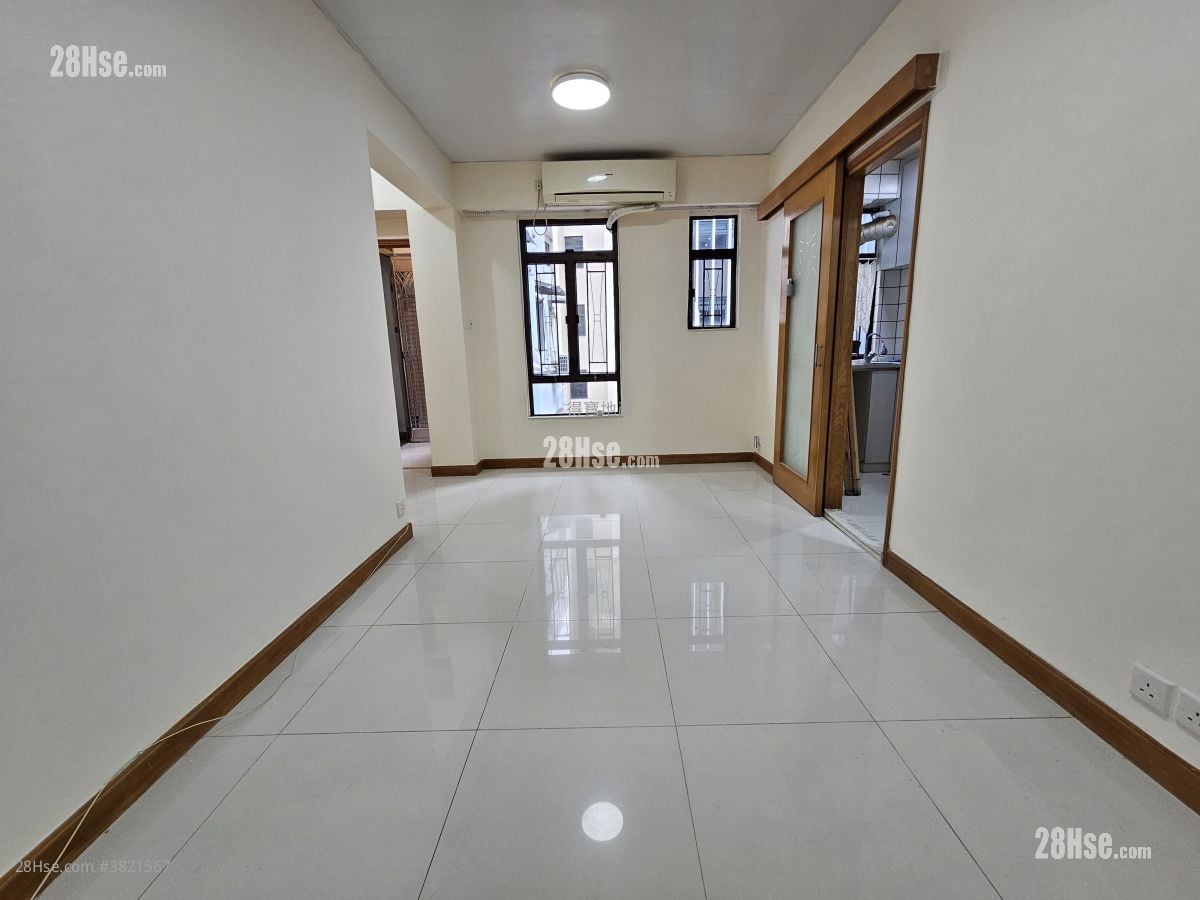 Apartment Rental 3 Bedrooms , 1 Bathroom 527 ft²