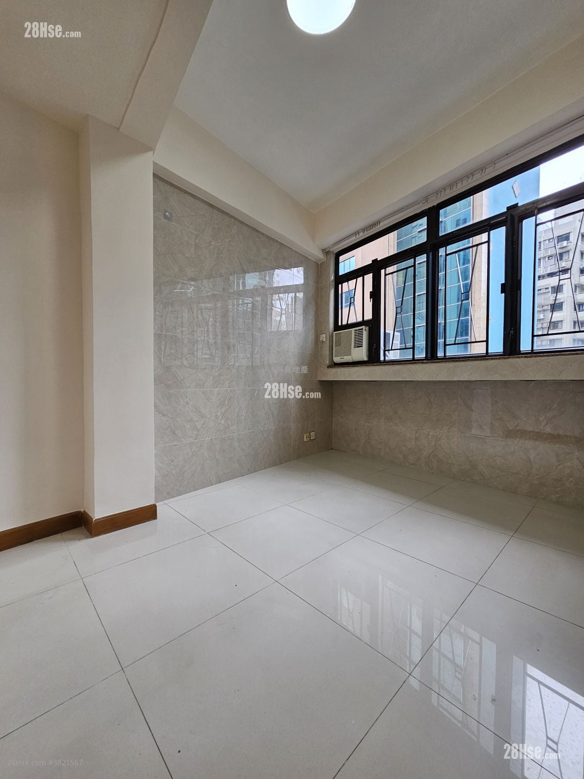 Apartment Rental 3 Bedrooms , 1 Bathroom 527 ft²