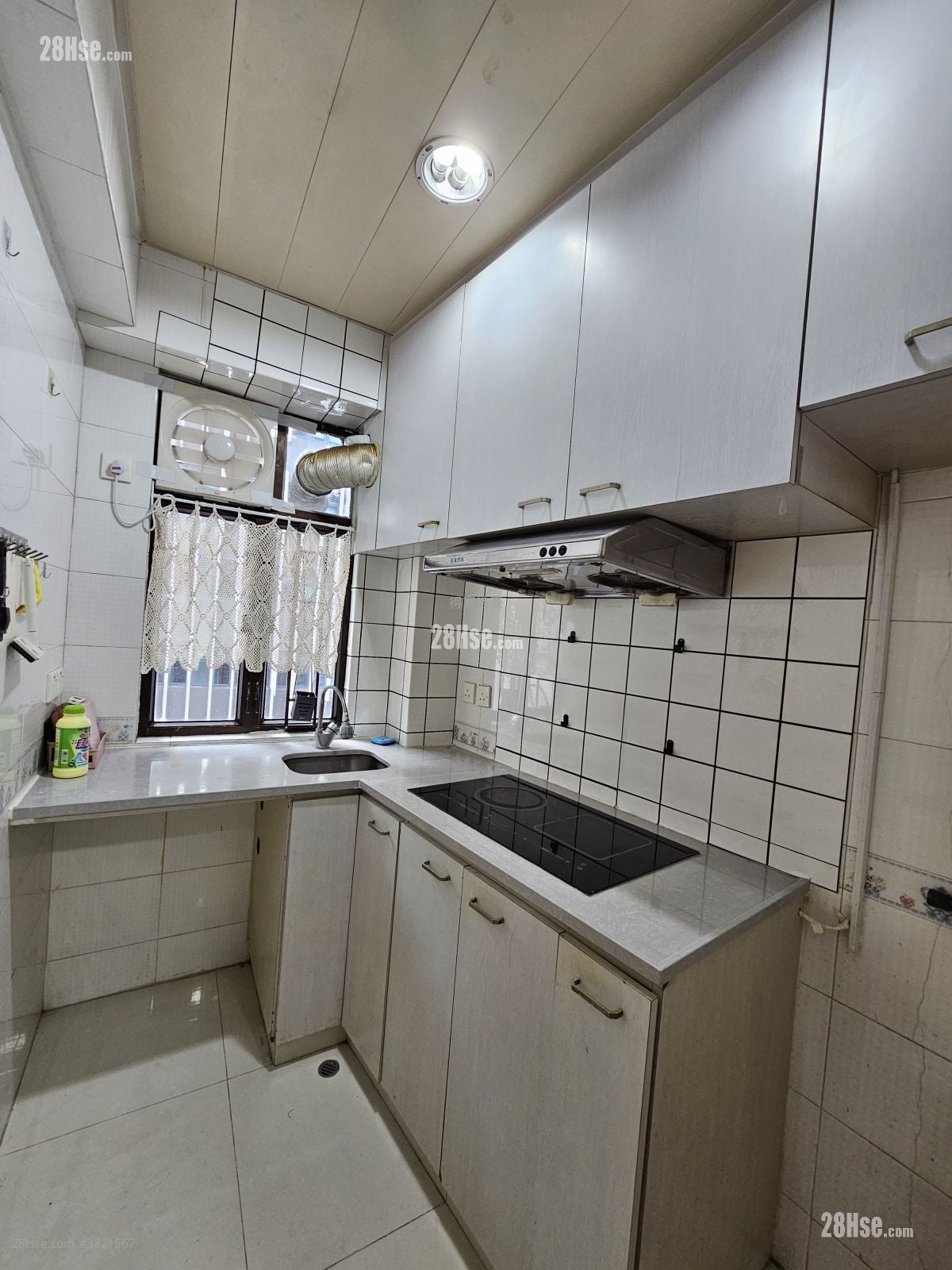 Apartment Rental 3 Bedrooms , 1 Bathroom 527 ft²