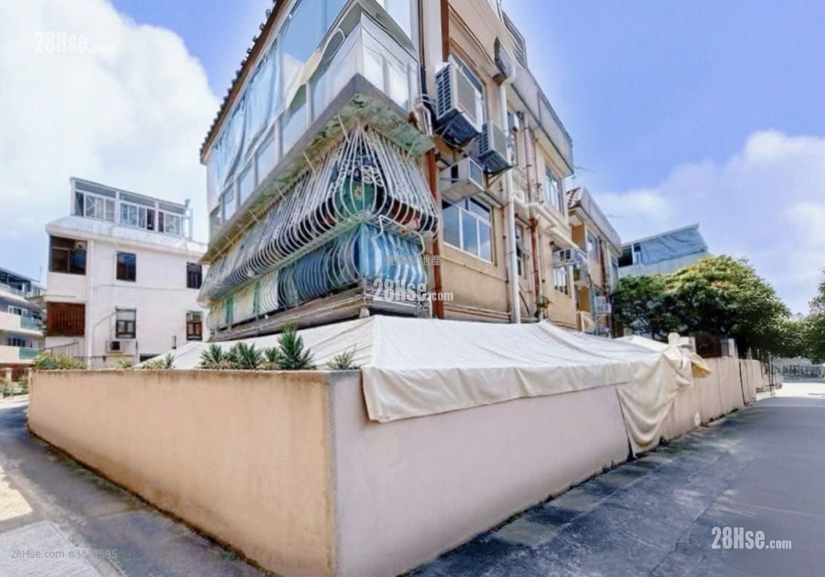 村屋 售盤 3 房 , 1 浴室 700 平方呎