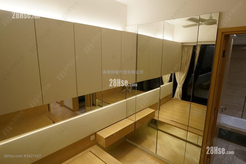 Riva Sell 4 Bedrooms , 3 Bathrooms 868 ft²