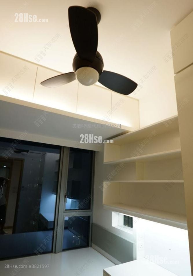 Riva Sell 4 Bedrooms , 3 Bathrooms 868 ft²