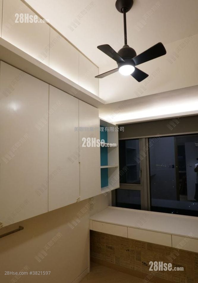 Riva Sell 4 Bedrooms , 3 Bathrooms 868 ft²